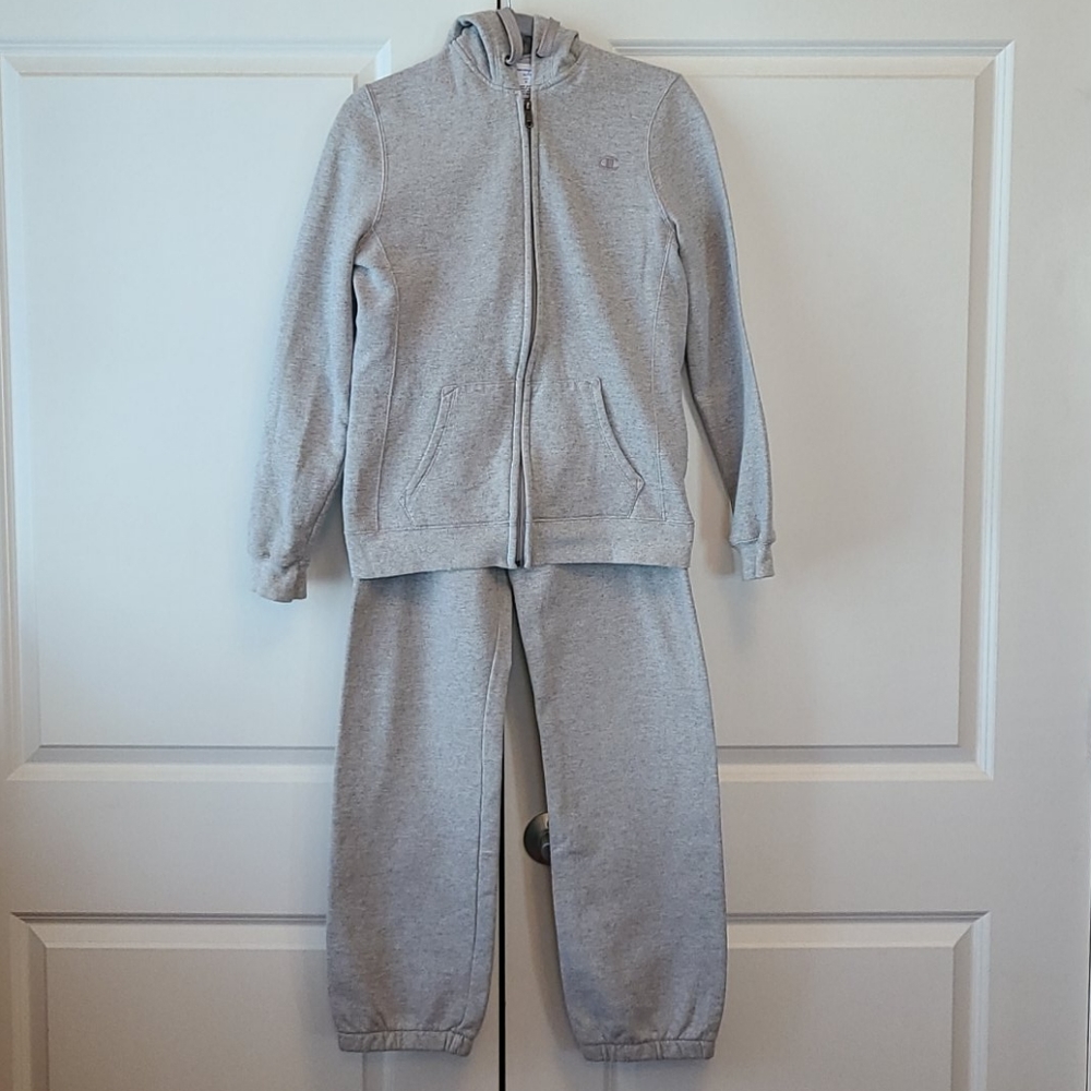 "Priced to sell" 💨Champion Sweatsuit💨